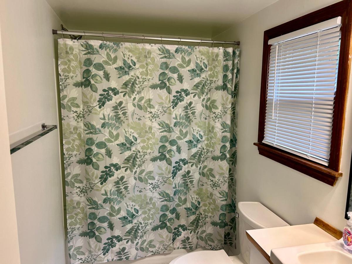 Traveler'S Den In Medford Apartamento Exterior foto